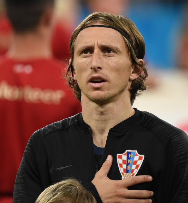 琼斯：奎因能看到很多中锋看不到的机会，让所有人参与进攻