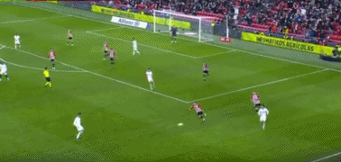 玻利维亚杯发生大规模斗殴，17人被罚下，警方被迫使用催泪瓦斯