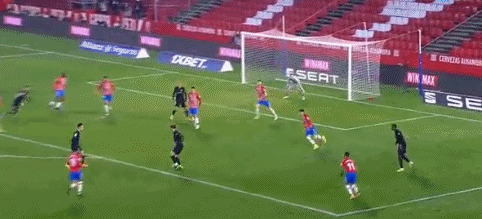 背身列队，拉普拉塔大学生参与此事的球员全体被禁赛两场