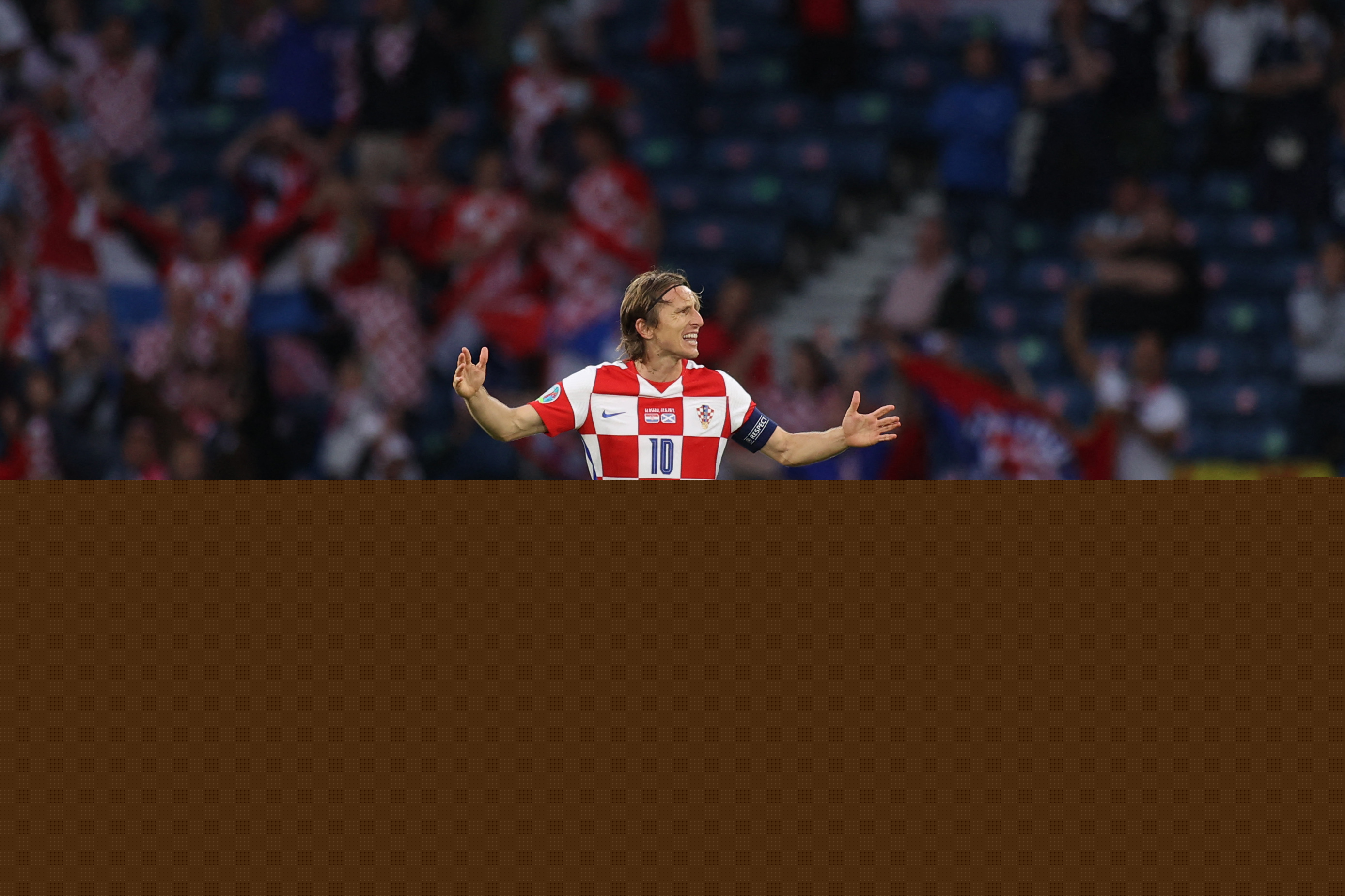 迈阿密国际夺美职联冠军，梅西淡定队友狂欢