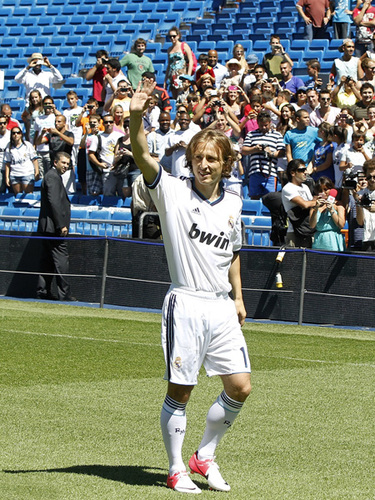 广东目标双冠，北京心仪外援遭截胡，辽宁欲更换外援，新疆队长受伤