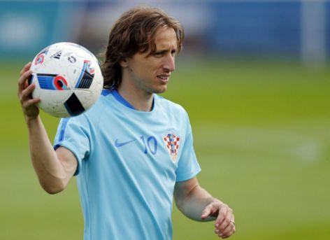 乒乓球混团世界杯：国乒8-0韩国豪取5连胜，王楚钦拿分